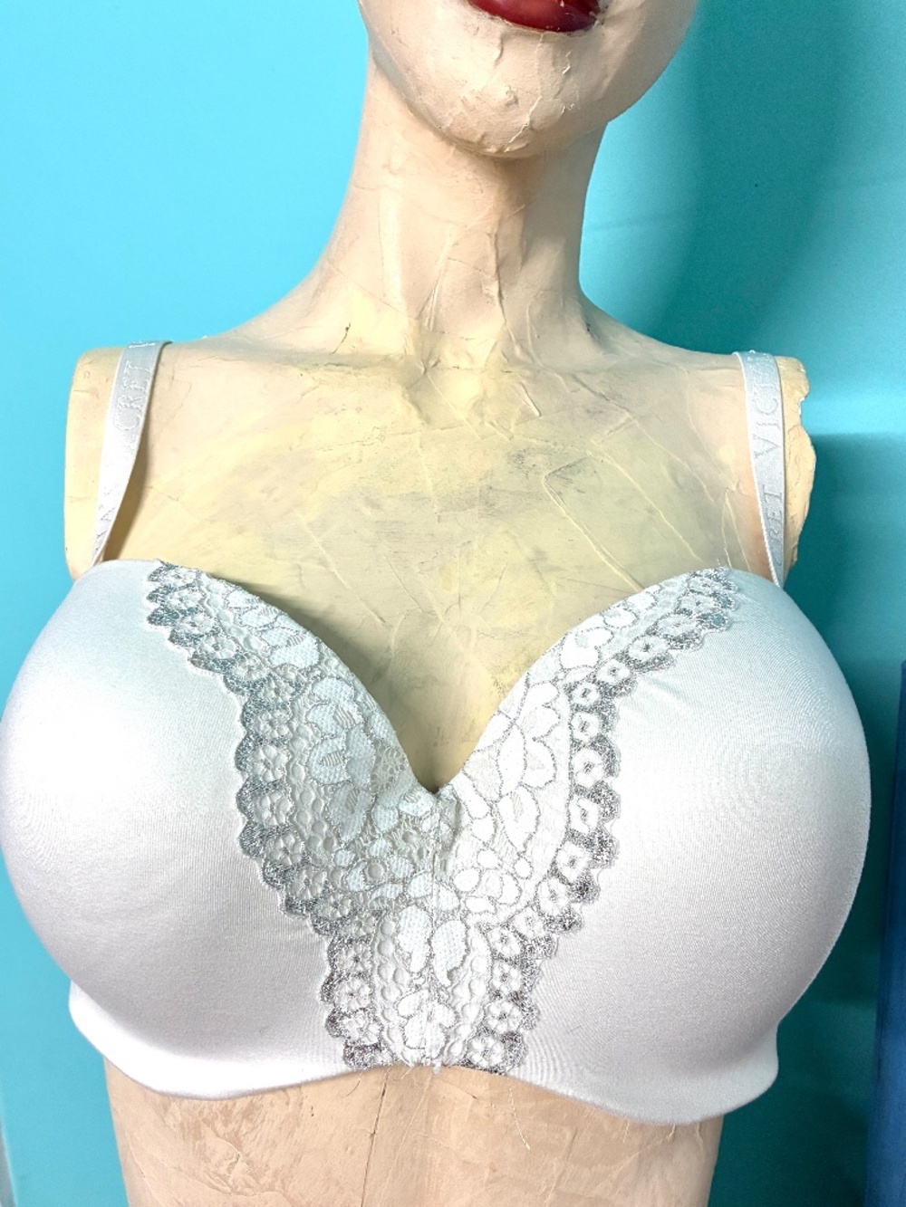 VICTORIA SECRET Body By Victoria White Molded Multi-Way/Position Bra w/Lace~38DD